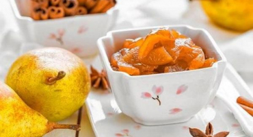 Recept na čirý jantarový hruškový džem s měsíčky citronu